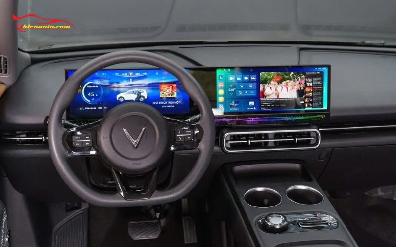 Hình ảnh lắp màn hình Android Limo Green liền khối thực tế trên xe
