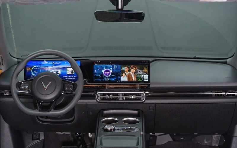 Hình ảnh lắp màn hình Android Limo Green liền khối thực tế trên xe
