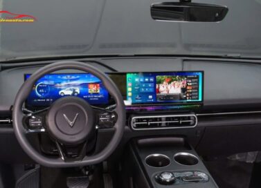 Hình ảnh lắp màn hình Android Limo Green liền khối thực tế trên xe