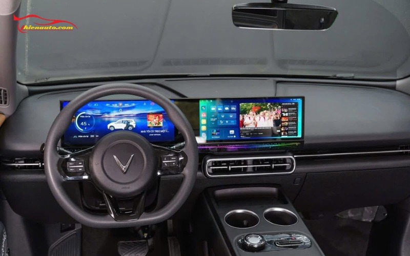 Hình ảnh lắp màn hình Android Limo Green liền khối thực tế trên xe