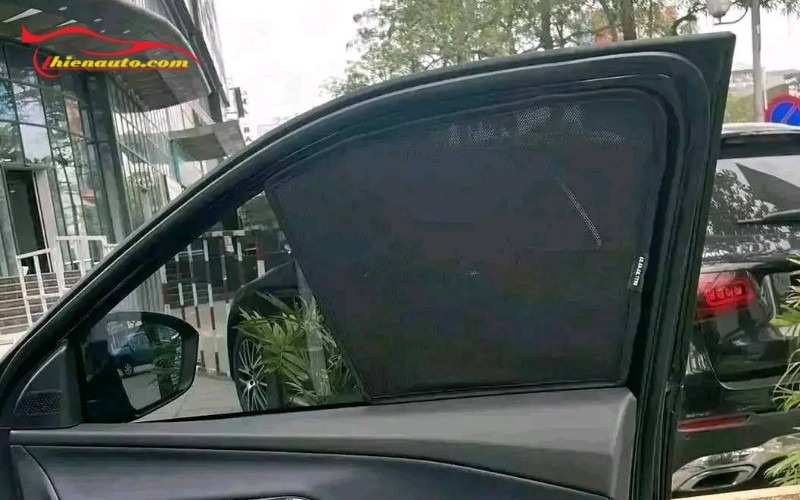 Lắp rèm che nắng nam châm Limo Green tại Thiện Auto hàng loại 1