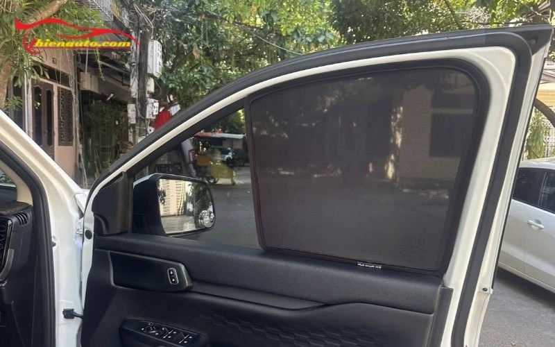 Rèm nam châm Vinfast Limo Green lắp đặt đơn giản có thể thực hiện tại nhà