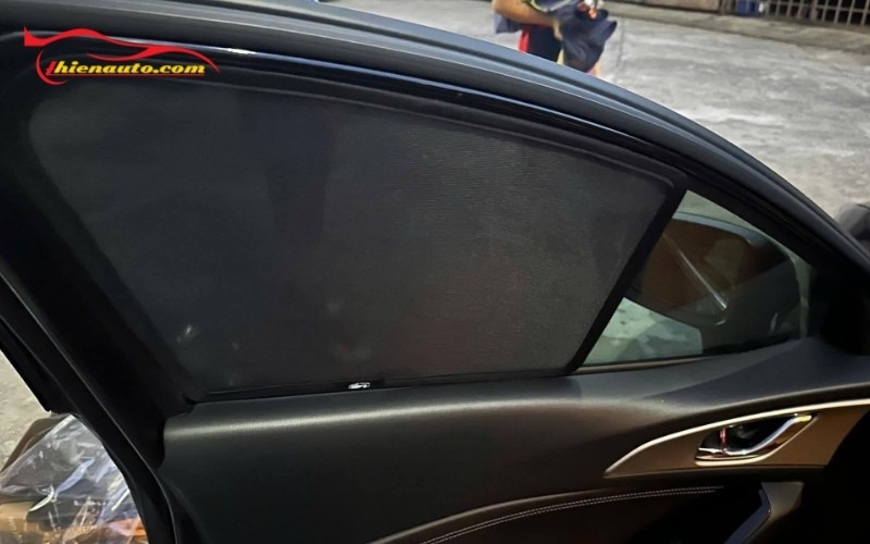 Rèm che nắng nam châm Vinfast Limo Green giúp ngăn đến 90% tia UV ảnh hưởng đến sức khỏe