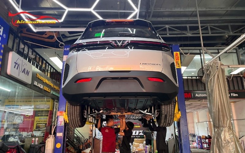 Lắp tấm bảo vệ pin VinFast Limo Green bảo vệ pin xe an toàn