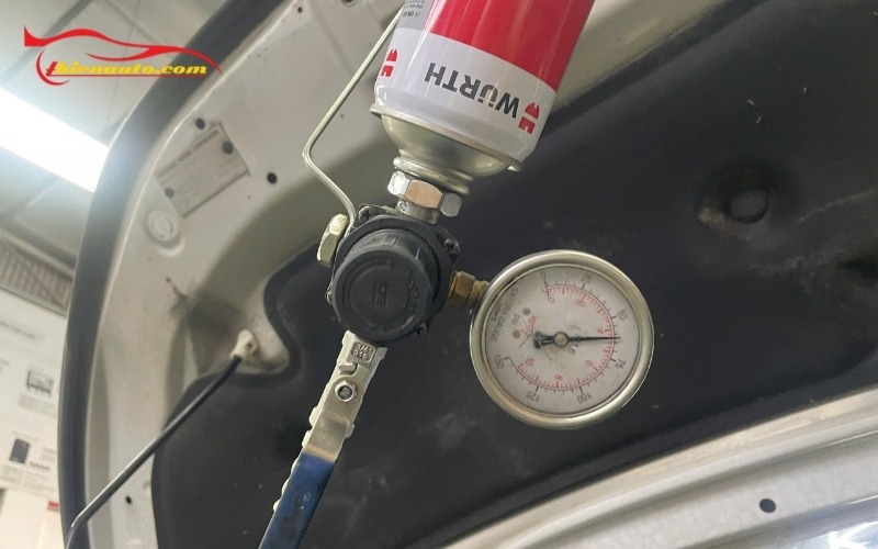 Hình ảnh thực tế vệ sinh kim phun xe ô tô tại Thiện Auto bằng máy tự động