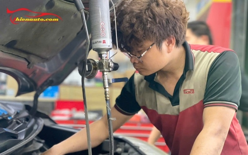 Giá vệ sinh kim phun buồng đốt ô tô tại Thiện Auto từ 300.000 VNĐ - 500.000 VNĐ
