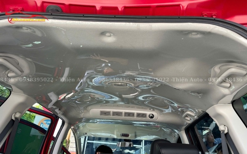 Khách hàng khi nhận xe xong ghé Thiện Auto bọc trần nilon Xpander
