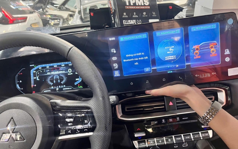 Mitsubishi Destinator độ gì? Gợi ý các hạng mục nên độ bản Premium Cảm biến áp suất lốp Mitsubishi Destinator hiển thị trực tiếp trên màn zin