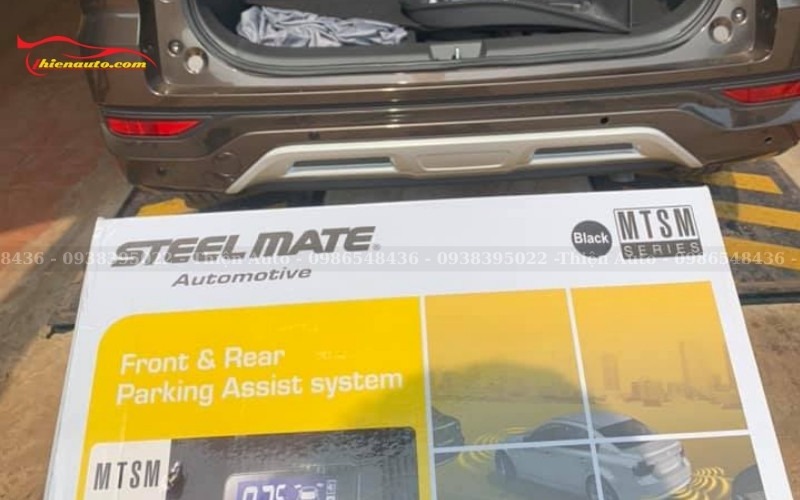 Mitsubishi lắp cảm biến lùi Steelmate V6