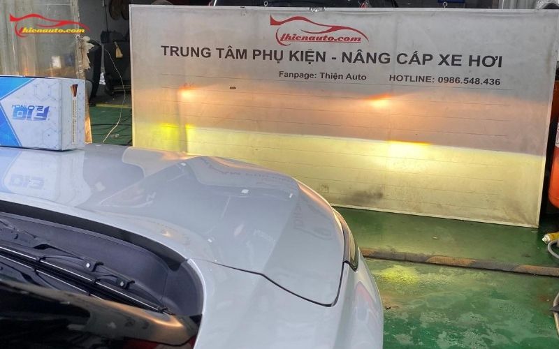 Hướng dẫn cách chỉnh độ chụm đèn pha giúp đèn sáng chuẩn không gây chói Cách căn chỉnh độ chụm đèn pha: Chọn vị trí có tường chắn và đủ không gian