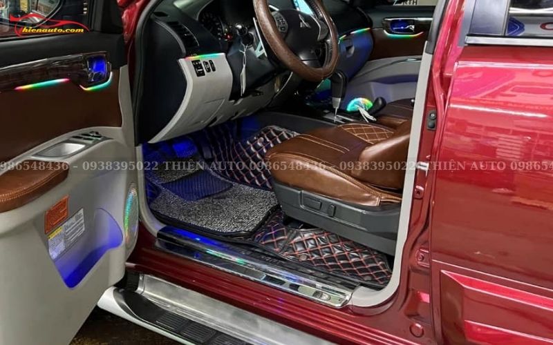 Có nên lắp thảm sàn ô tô không: Thảm lót sàn đúc nhựa cứng theo khung