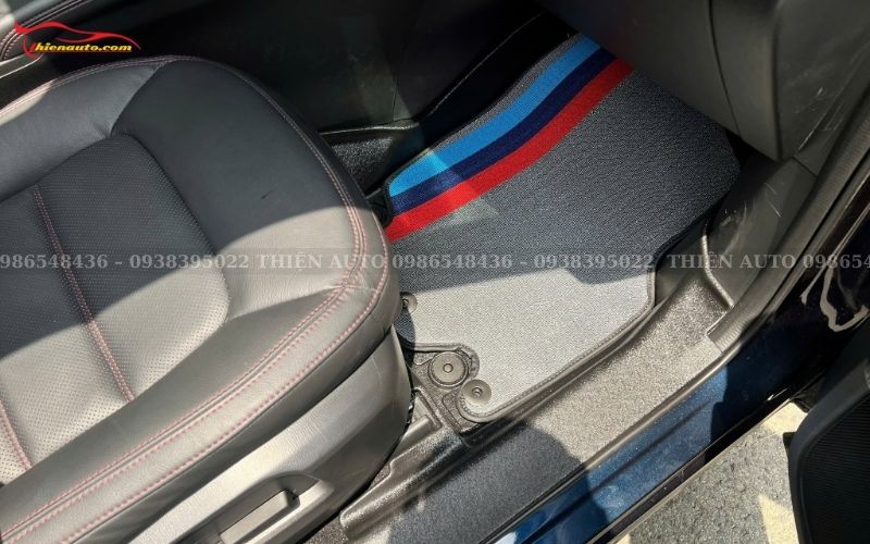 Có nên lắp thảm sàn ô tô không: Thảm lót sàn nhựa rối