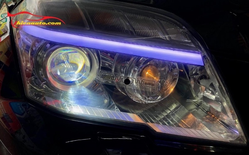 Đầu xe Limo Green độ gì: Độ LED mí Limo Green tăng nổi bật ngoại thất