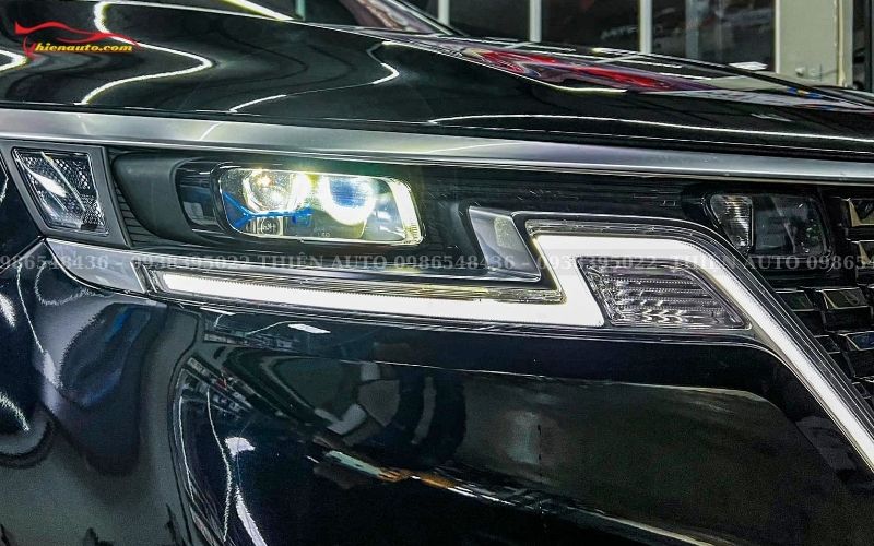 Mức giá độ đèn Kia Carnival dao động từ 1 triệu 5 đến 6 triệu đồng tùy vào phiên bản đèn