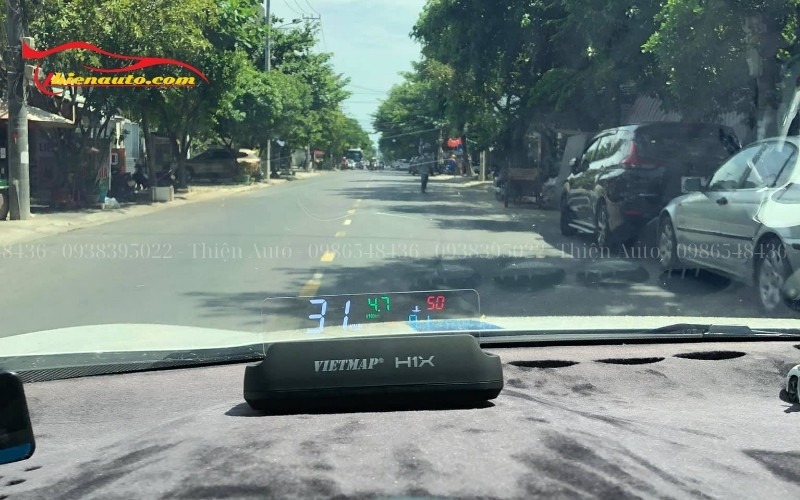 HUD hiển thị thông tin rõ ràng trên kính lái Xpander