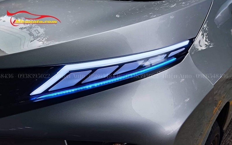 LED mí Mitsubishi Xpander được lắp ngay cụm đèn trước xe