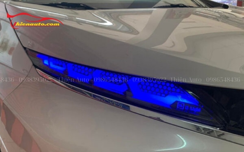 Mẫu đèn mí Xpander màu xanh dương độc đáo