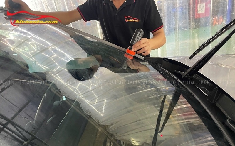 Tẩy ố kính lái Nerio Green giúp mang lại độ sáng bóng như mới