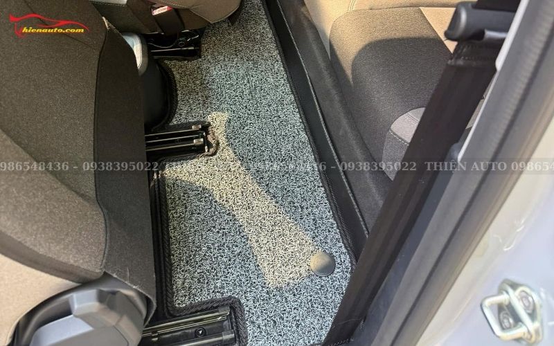 Thảm nhựa rối lót sàn ô tô hay thảm lót sàn ô tô sợi rối đều có độ che phủ tốt