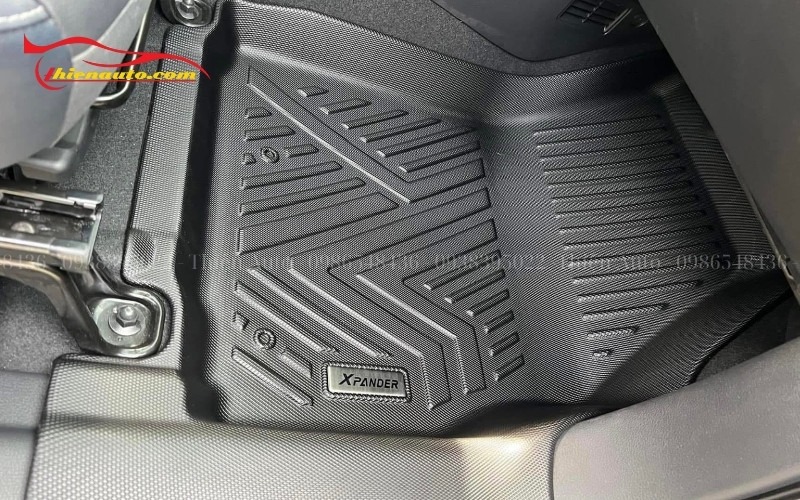 Thảm sàn nhựa tràn viền Mitsubishi Xpander có các vân chống trượt, giữ nước và bụi không bị phân tán
