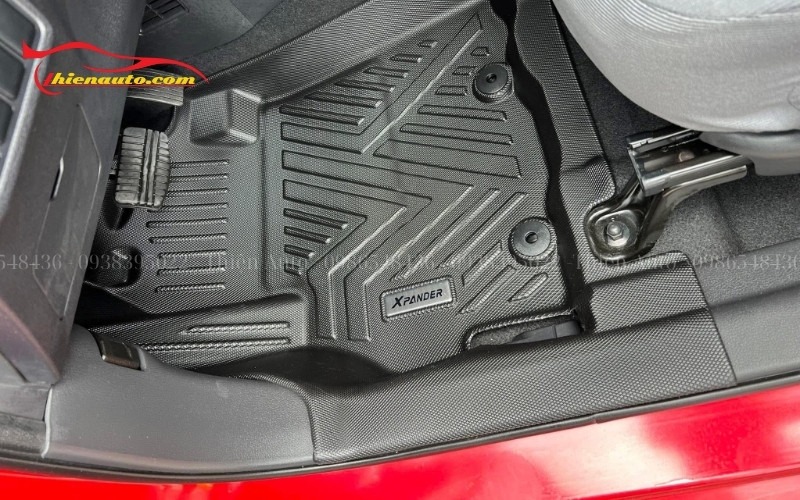 Thảm sàn nhựa tràn viền Mitsubishi Xpander được đúc chuẩn form, bo kín toàn bộ viền xe