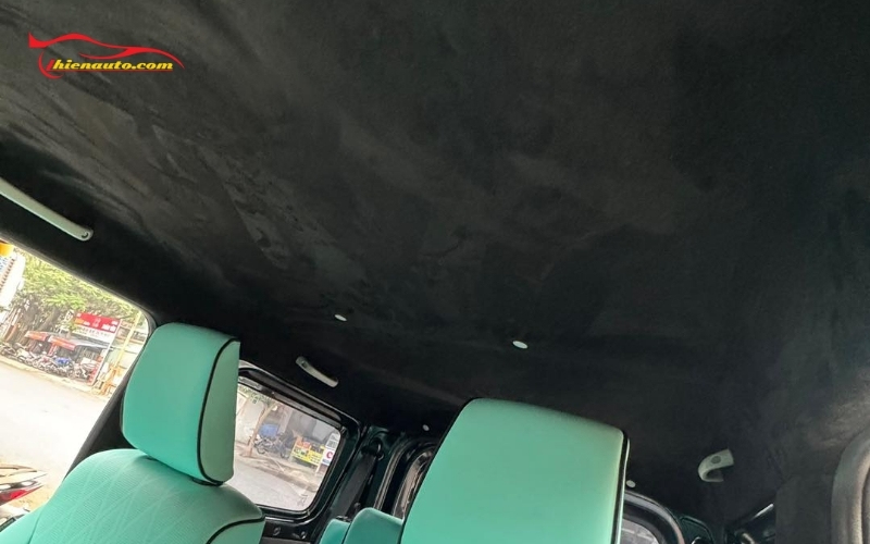 Bọc trần da lộn ô tô có tốt không? Giá bao nhiêu 2025? Mẫu bọc trần da lộn màu đen cho ô tô huyền bí