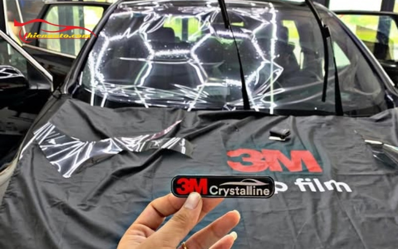 Dán phim cách nhiệt 3M Crystalline CR60 cho kinh lái xe Vinfast Limo Green