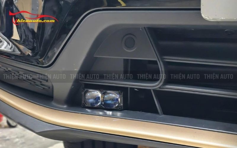 Hình ảnh đèn gầm dạng rời Extra 2 Led Extra Lights lắp trên xe