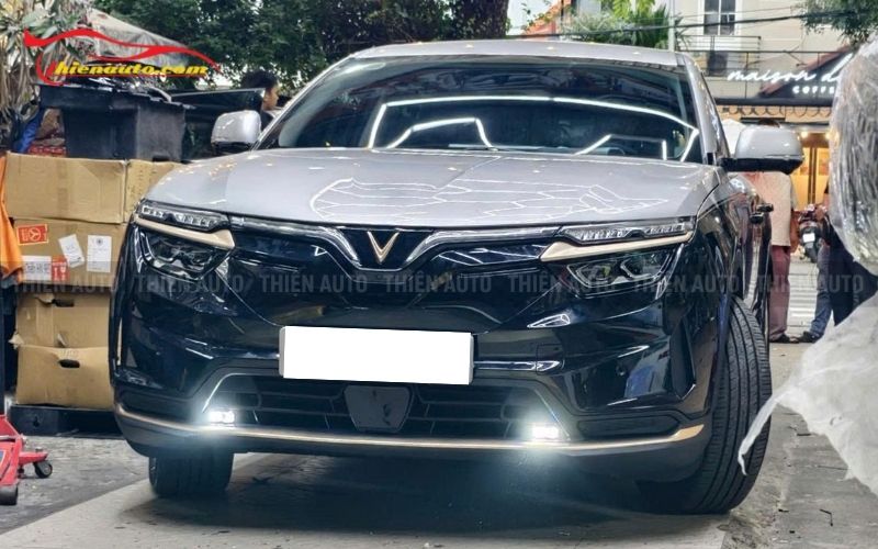 Hình ảnh đèn gầm dạng rời Extra 2 Led Extra Lights lắp trên xe