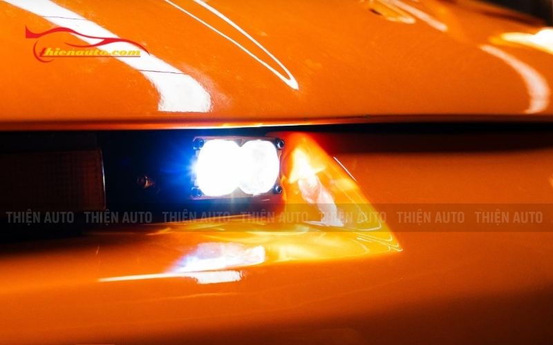 Hình ảnh đèn gầm dạng rời Extra 2 Led Extra Lights lắp trên xe