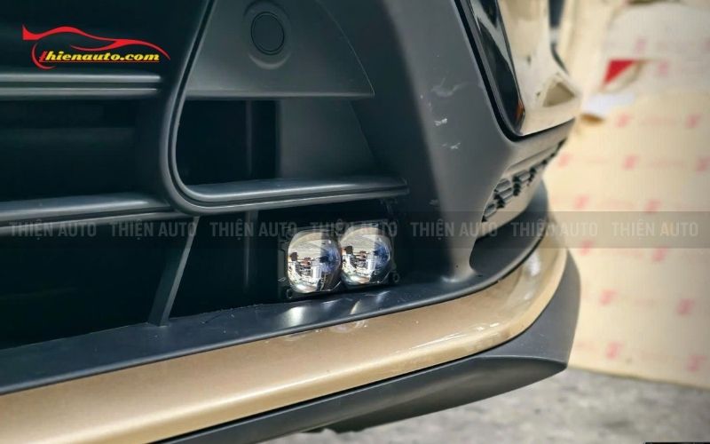 Hình ảnh đèn gầm dạng rời Extra 2 Led Extra Lights lắp trên xe