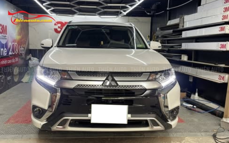 Độ đèn Mitsubishi Outlander tăng chiếu sáng, lái xe an toàn