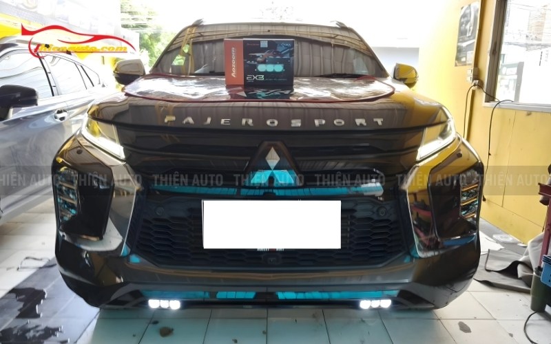 Độ đèn Mitsubishi Pajero Sport 2023 Aozoom EX3 chính hãng