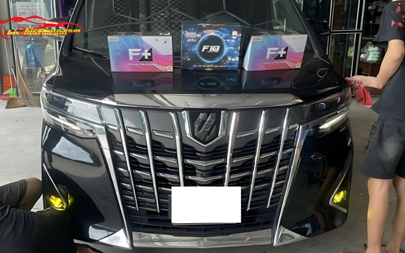 Toyota Alphard độ đèn bi  laser Xlight F+ và bi gầm Xlight F10