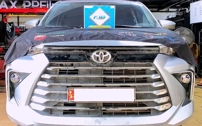Độ đèn Toyota Avanza: Xlight F10 turbo 3 nhiệt màu