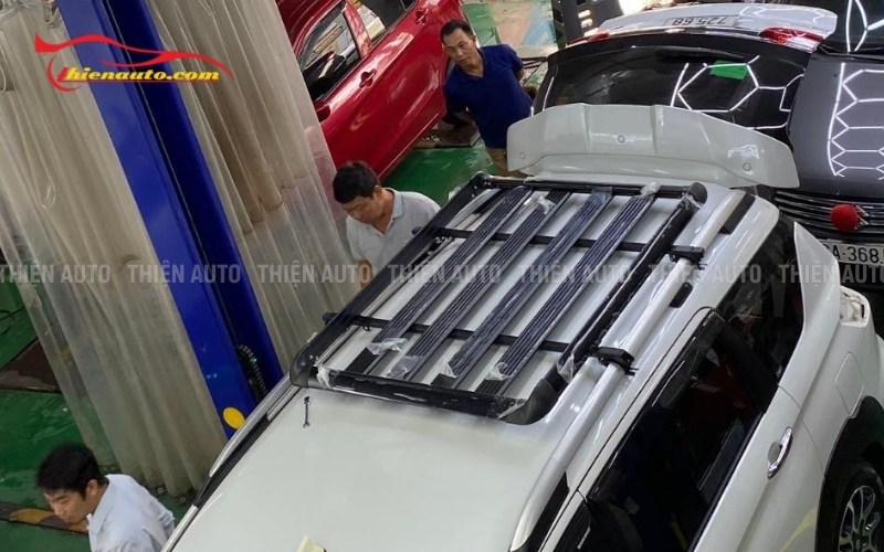 Gắn giá nóc 1 tầng Limo Green giúp tăng thẩm mỹ ngoại thất xe