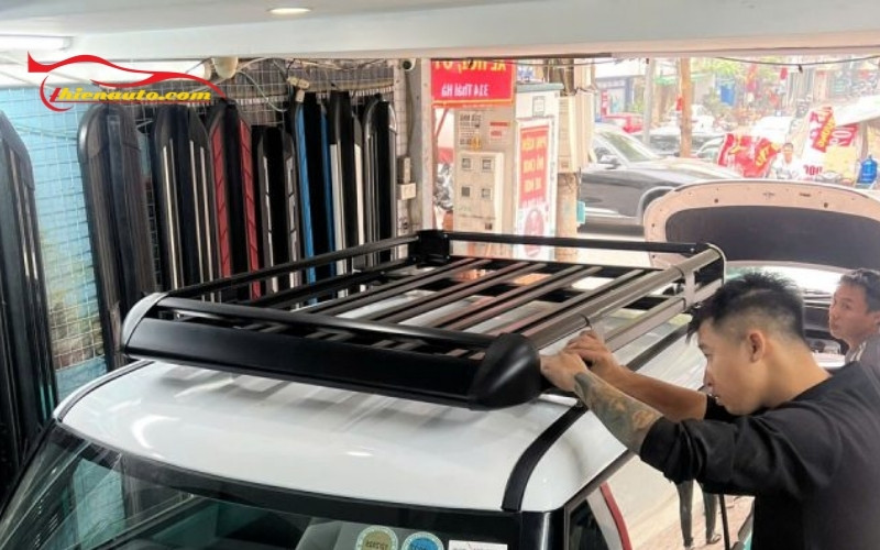Gắn giá nóc Vinfast Limo Green 2 tầng kèm thanh dọc chắc chắn, an toàn