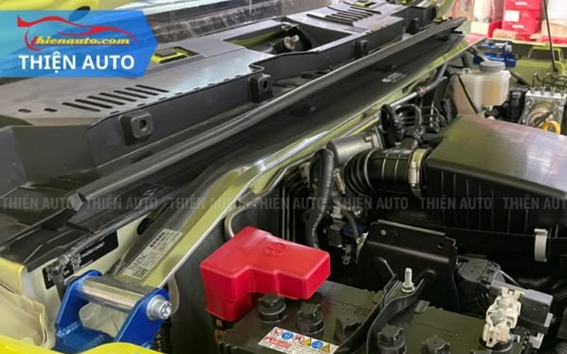 Hình ảnh lắp thanh cân bằng động cơ Suzuki Jimny thực tế trên xe