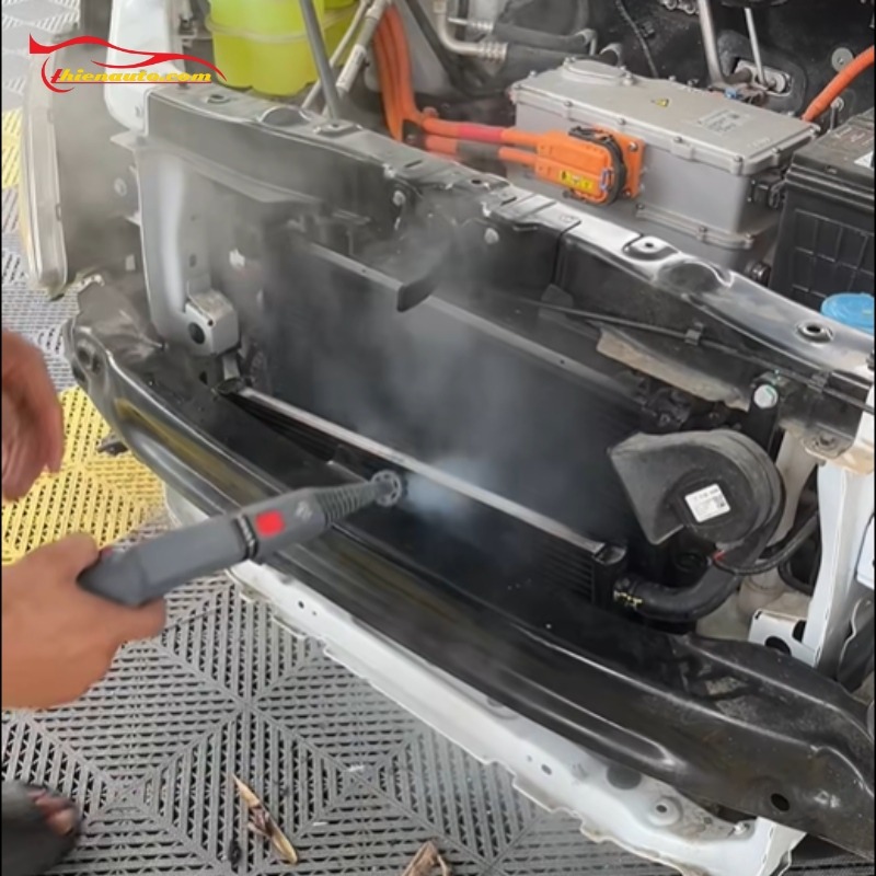 Vệ sinh két nước Vinfast VF5 chuẩn các bước tại Thiện Auto