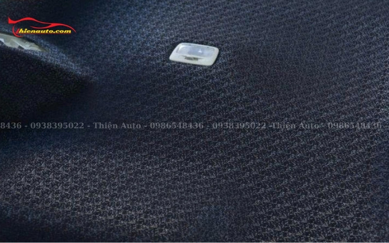 Bọc trần kim cương Mitsubishi Xpander được làm từ da PU cao cấp, kết hợp họa tiết kim cương hạt nhỏ lấp lánh