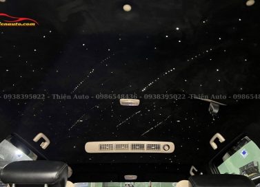 Bọc trần sao rơi Mitsubishi Xpander gồm lớp da lộn kết hợp các sợi quang LED RGB lấp lánh