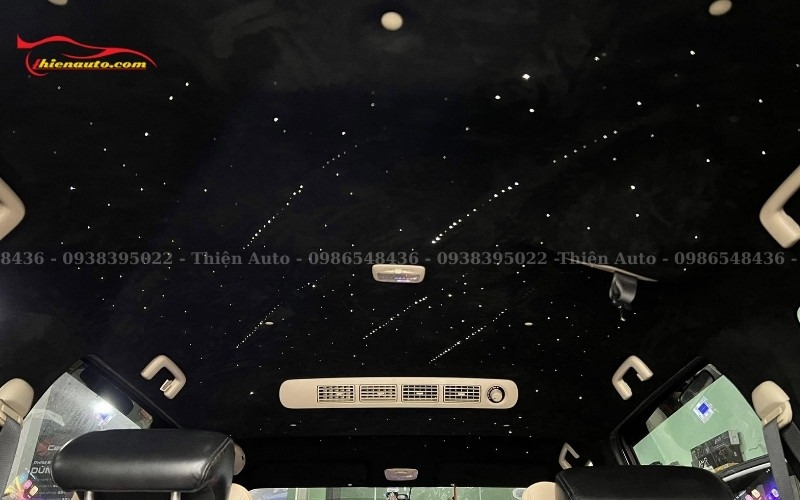 Bọc trần sao rơi Mitsubishi Xpander gồm lớp da lộn kết hợp các sợi quang LED RGB lấp lánh