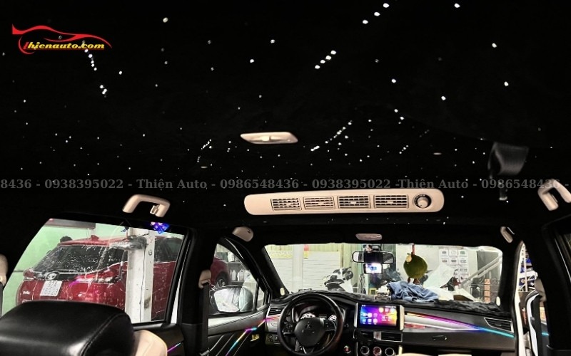 Bọc trần sao sợi quang biến không gian nội thất thêm lãng mạn và điều chỉnh màu sắc thư giãn