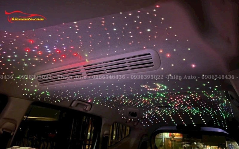 Khi bọc trần sao rơi Mitsubishi Xpander, khách hàng có thể tùy chọn màu sắc, số lượng sợi đèn