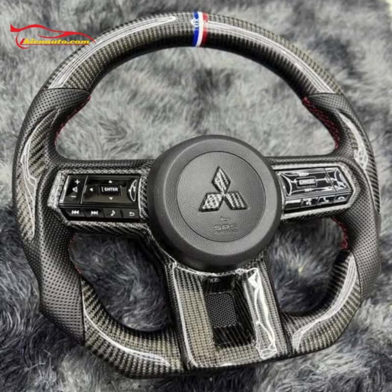 Bọc vô lăng carbon Mitsubishi Xpander sang trọng, phủ vân carbon độc đáo