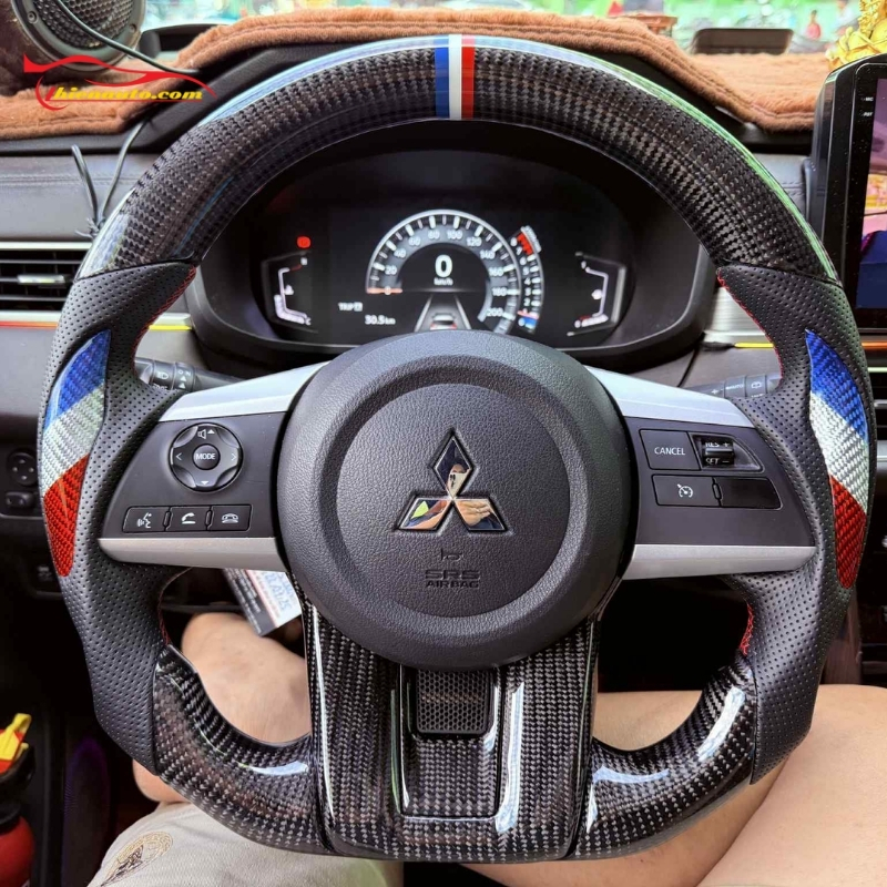 Bọc vô lăng Mitsubishi Xpander được custom độc đáo, phù hợp với sở thích cá nhân