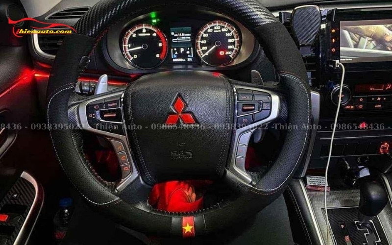 Bọc vô lăng da lộn Mitsubishi Xpander Bọc vô lăng da lộn Mitsubishi Xpander có chất liệu da lộn cao cấp, mang lại cảm giác đầm tay