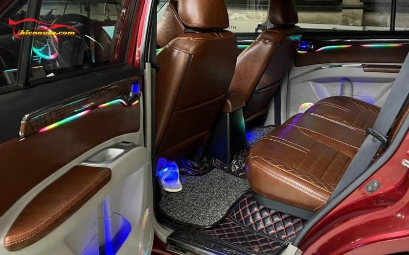 Đèn LED nội thất Mitsubishi Xpander kết hợp với LED gầm ghế tạo ánh sáng độc đáo