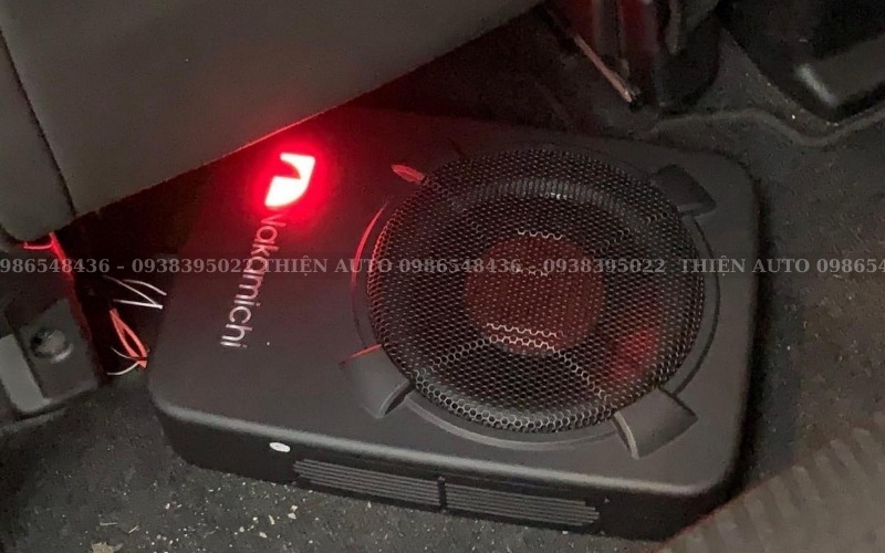 Độ loa Mitsubishi Destinator: Loa Subwoofer Nakamichi 