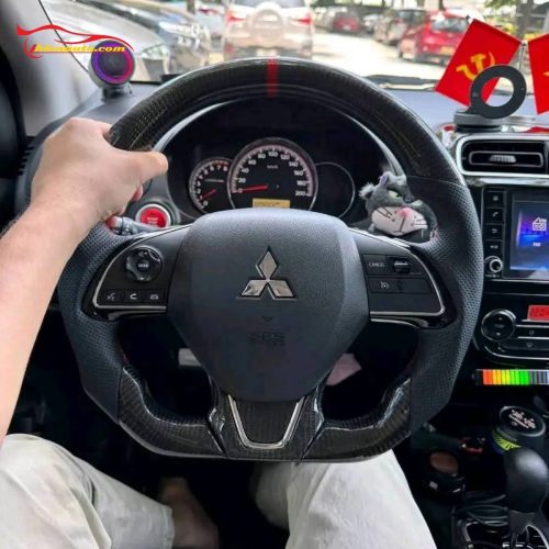 Độ vô lăng carbon Mitsubishi Destinator Độ vô lăng carbon Mitsubishi Destinator